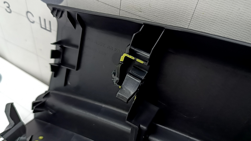 Honda CRV 23-26 HEV trunk opening trim is black, fasteners are broken, scratches