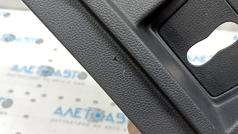 Honda CRV 23-26 HEV trunk opening trim is black, fasteners are broken, scratches