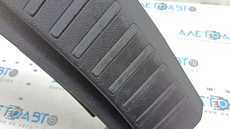 Honda CRV 23-26 HEV trunk opening trim is black, fasteners are broken, scratches