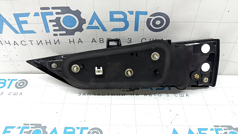 The inner light of the trunk door, left, Honda CRV 23-26, is worn