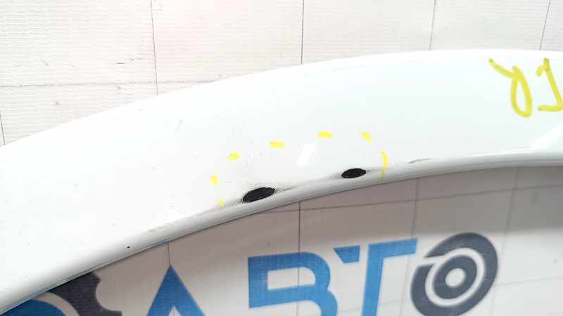 Front right fender arch trim for Audi Q7 16-19 for R18-R20, white, scratches