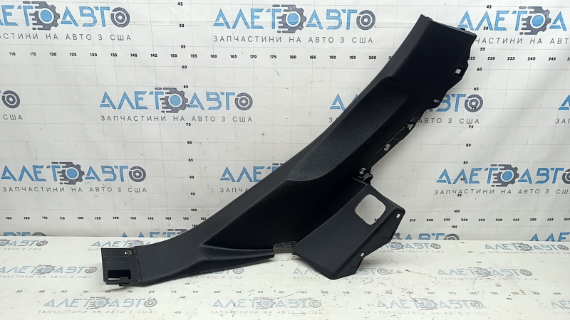 Lower right rear pillar trim Audi Q7 16-26 black, scratches