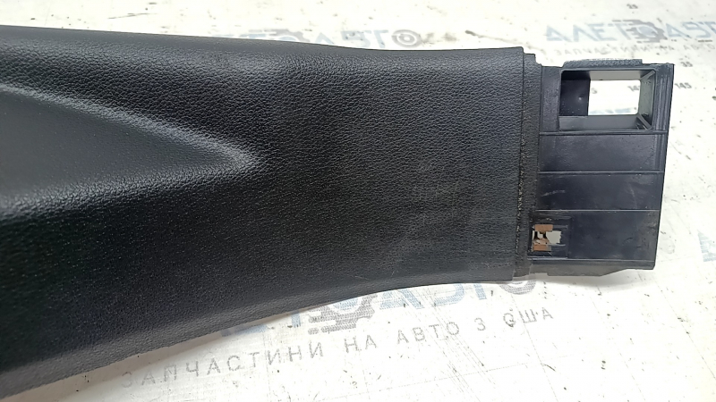 Lower right rear pillar trim Audi Q7 16-26 black, scratches