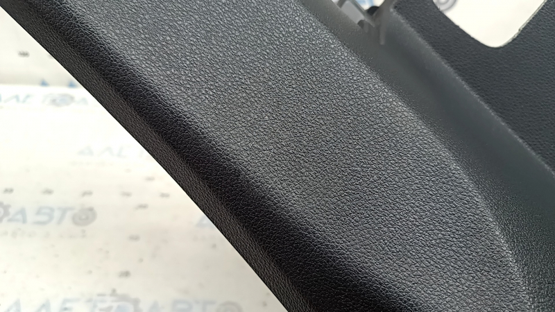 Lower right rear pillar trim Audi Q7 16-26 black, scratches