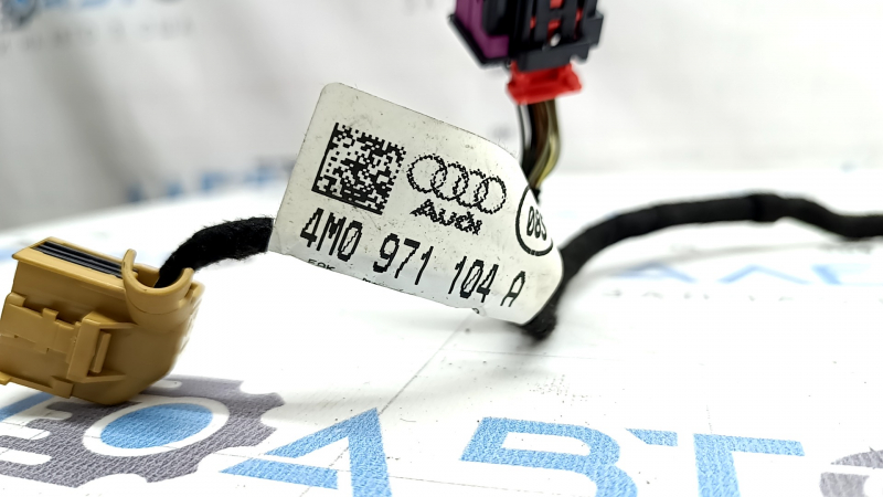 Wiring for the rear bumper of an Audi Q7 16-19 for 4 parking sensors and lights