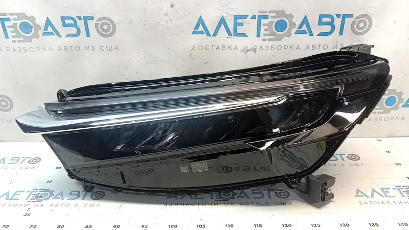 Left front headlight assembly Honda CRV 23-26 LED with chrome molding, broken mount, abrasions, scratches
