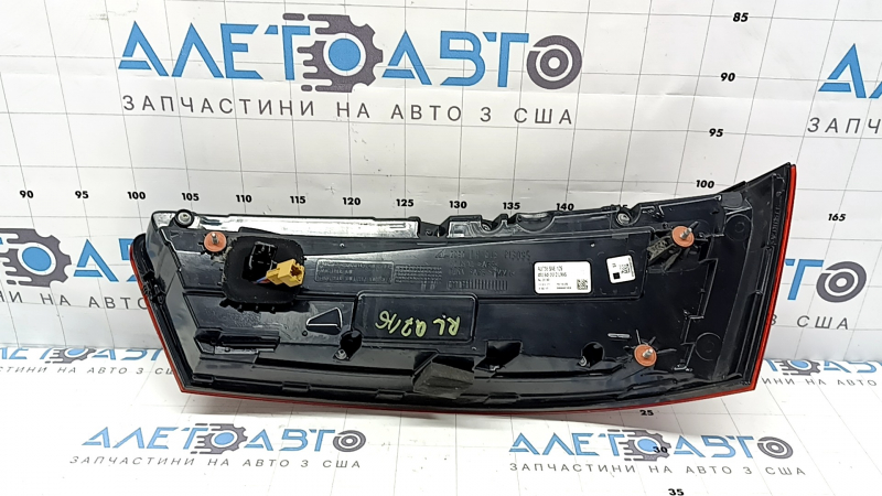 Left headlight Audi Q7 16-19 cracked glass