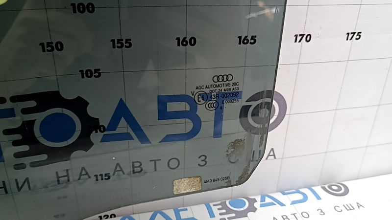 Rear left door glass of Audi Q7 16-26 tinted, scratches