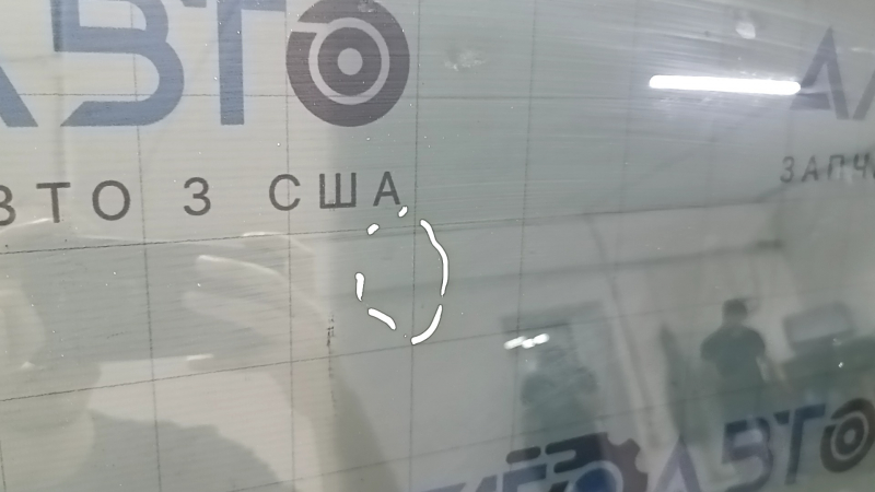 Rear left door glass of Audi Q7 16-26 tinted, scratches