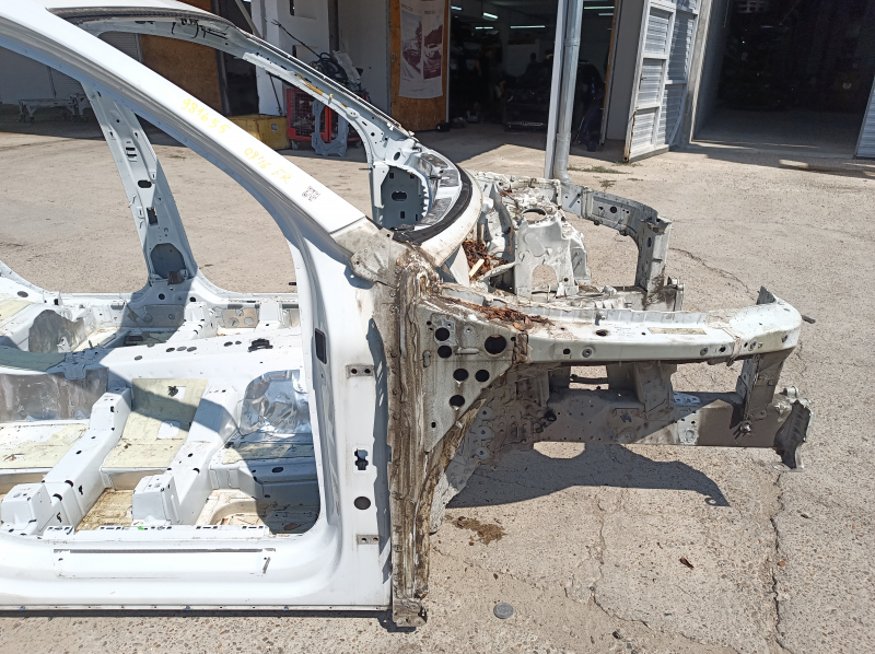 Front right quarter panel for Audi Q7 16-26 on the body, white