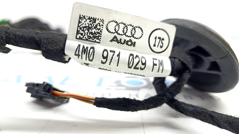 Wiring for the front left door of the Audi Q7 16-26