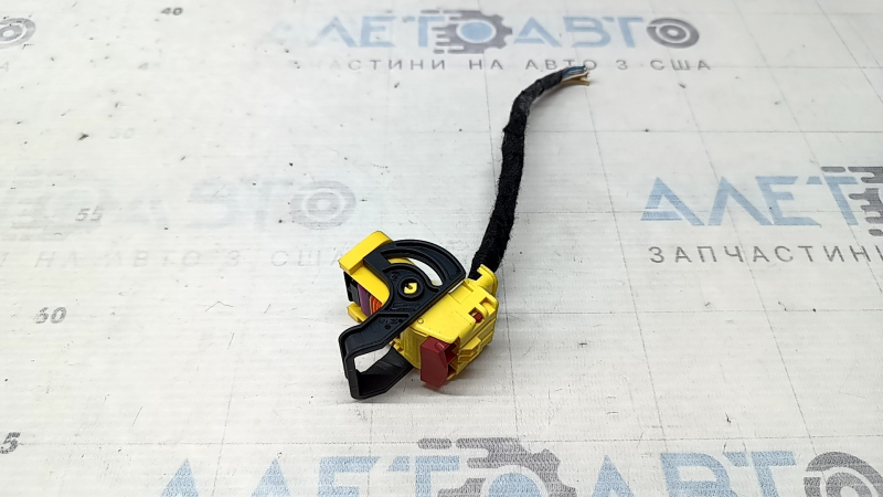 The chip for the SRS airbag module, the airbag computer for the Audi Q7 16-26, is small