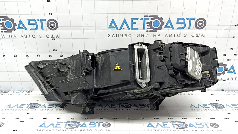 Front right headlight assembly Audi Q7 16-19 Xenon, cracked varnish