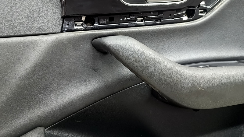 Door trim, front right card, Audi Q7 16-19, black, insert, leather, black, armrest, glossy black, with handle, scratches, bump, dry-cleanable