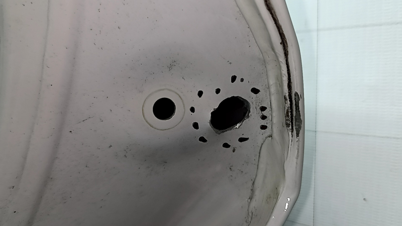 Trunk lid BMW 5 G30 17-23 aluminum, white 300, non-standard hole, pokes