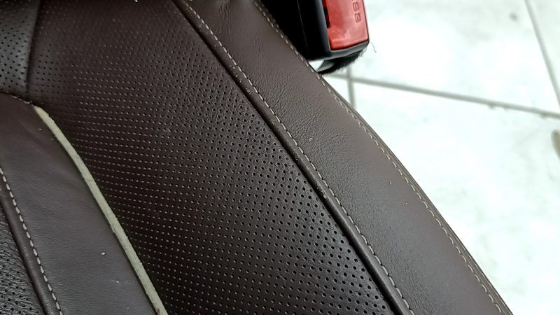 Passenger seat BMW 5 G30 17-23 with airbag, electric, heating, ventilation, massage, memory, dark brown leather, Comfort, scratches, dents on the rear lining