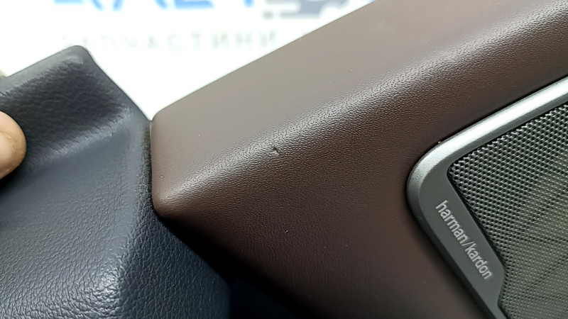 Door trim, rear right card, BMW 5 G30 17-23, black, armrest and insert, dark brown leather, molding under the tree root of walnut, under the curtain, with a handle and overlay Harman Kardon, with illumination, scratches, dents