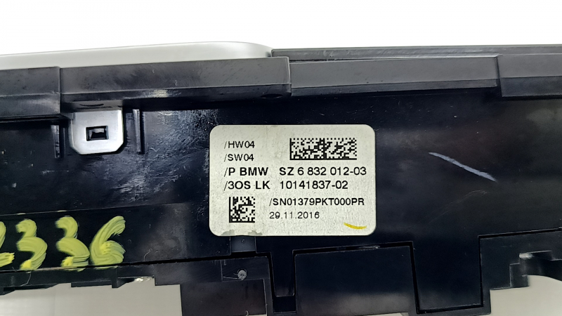 BMW 5 G30 17-22 center console button block for parking sensors and 360 cameras, scratch