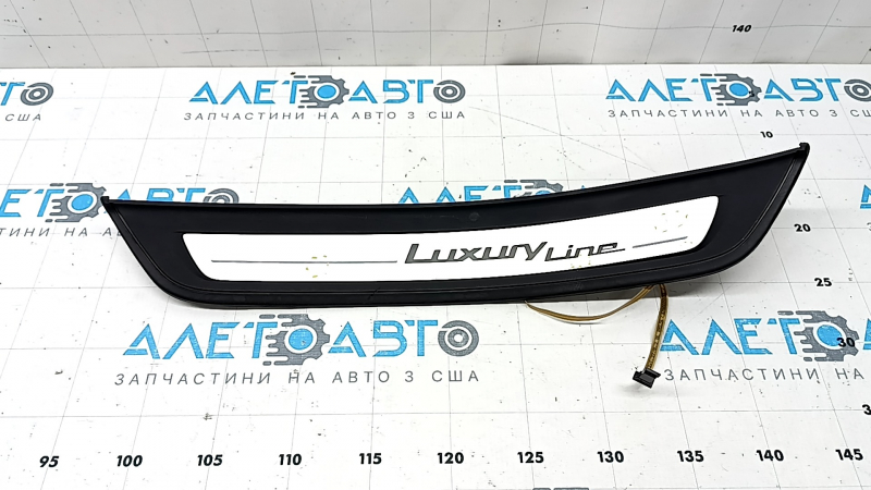 Outer rear right door sill trim BMW 5 G30 17-23 Luxury Line, nicks, scratches, trim peeled off