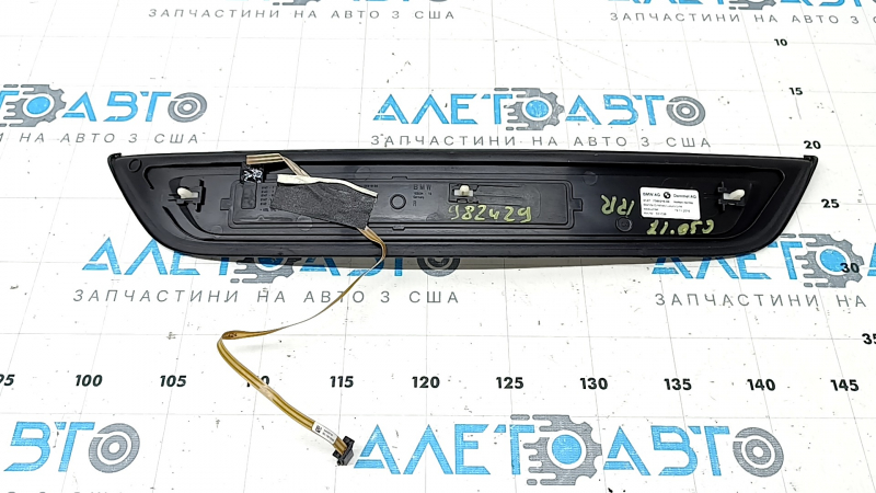 Outer rear right door sill trim BMW 5 G30 17-23 Luxury Line, nicks, scratches, trim peeled off
