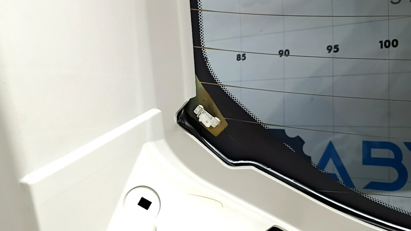 The trunk door is bare with glass for Nissan Rogue 18-20, electric drive, white QAB, with a brake light, with an overlay and license plate light