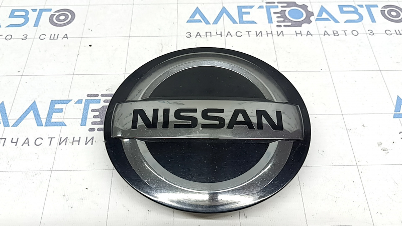 Nissan Rogue 17-20 front grille emblem round, radar-like, sand