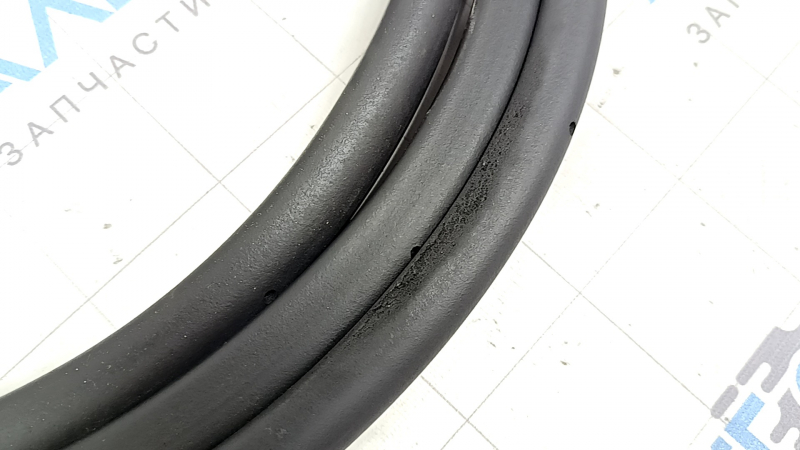 The front left door seal of the Nissan Rogue 14-20 has come apart at the seam and is worn