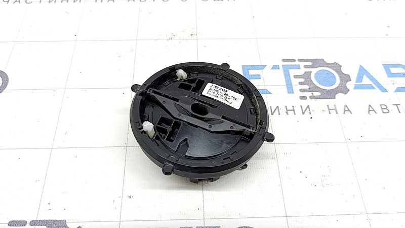 The VW Atlas 18-25 right side mirror motor has no memory.