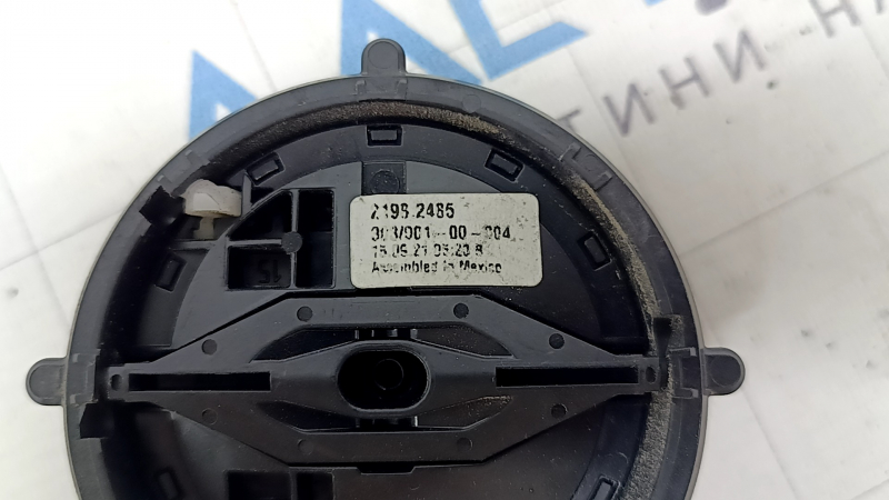The VW Atlas 18-25 right side mirror motor has no memory.