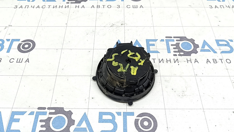 The VW Atlas 18-25 right side mirror motor has no memory.