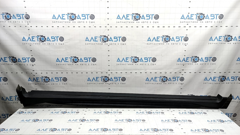 Right threshold Nissan Rogue 17-20 structure, scratches, scuffs