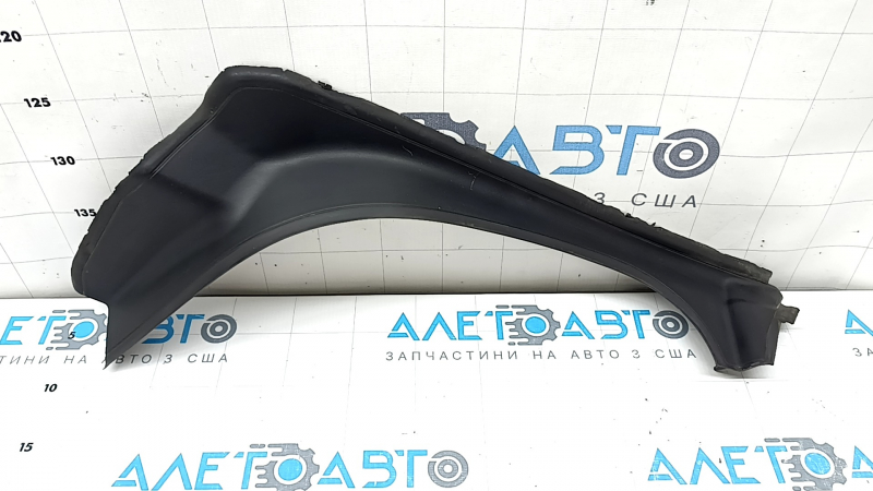 Left BMW 5 G30 17-22 trunk lid gutter trim on the body, the seal has dried out