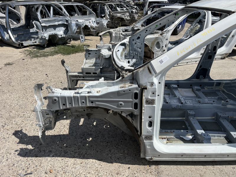 Front left quarter panel of Nissan Rogue 14-20 on the body, white