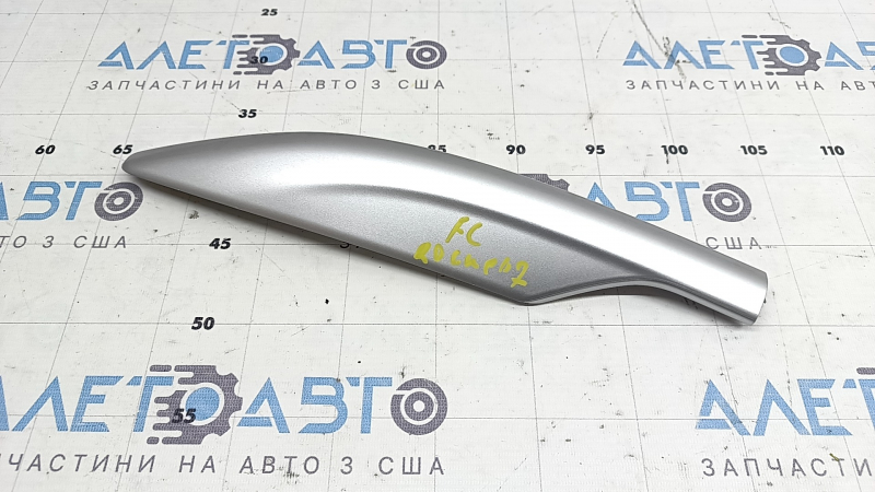 Front left longitudinal roof rail cover for Nissan Rogue 14-20 with 3 fasteners, broken fastener