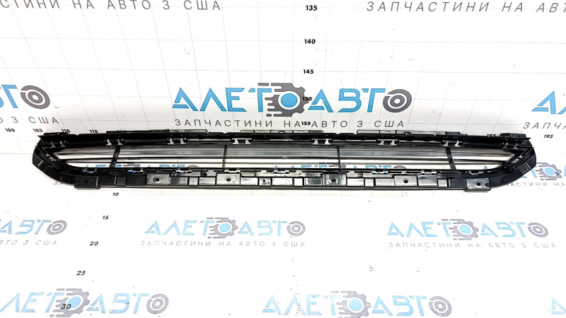 Lower grille for the front bumper of the Audi Q3 16-17 for a one-piece bumper