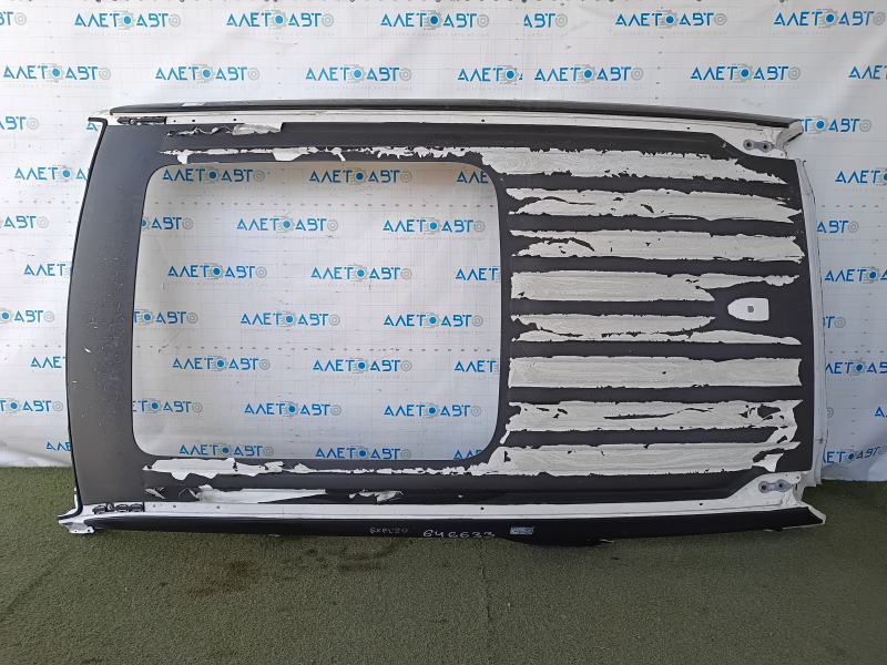 Metal roof of Ford Explorer 20-25 under the sunroof, sawed off, in film, the film has come off