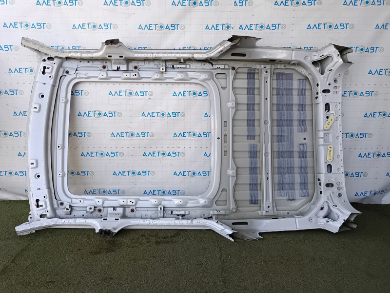 Metal roof of Ford Explorer 20-25 under the sunroof, sawed off, in film, the film has come off