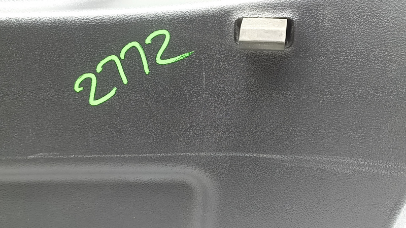 The lower trim of the trunk door of the Nissan Ariya 23-26 is black, there are scratches, the plastic has turned white, the fastener is broken