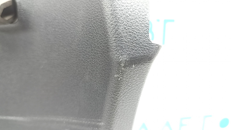 The lower trim of the trunk door of the Nissan Ariya 23-26 is black, there are scratches, the plastic has turned white, the fastener is broken