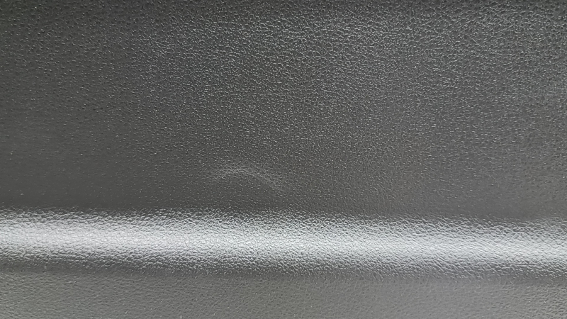 The lower trim of the trunk door of the Nissan Ariya 23-26 is black, there are scratches, the plastic has turned white, the fastener is broken