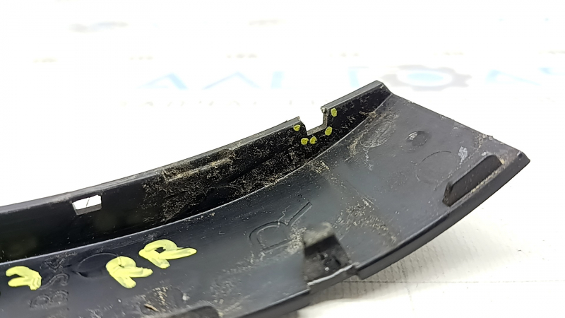 Right headlight cover for Kia Niro 17-22 is small, structure, mount is broken