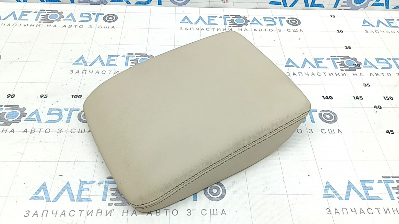 Armrest for the center console of the Audi Q5 80A 21-24, beige leather, with a lining, retractable