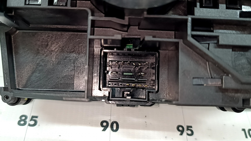 The steering column switch guitar assembly for Audi Q5 80A 21-24 for the lane keeping camera and heated steering wheel is broken
