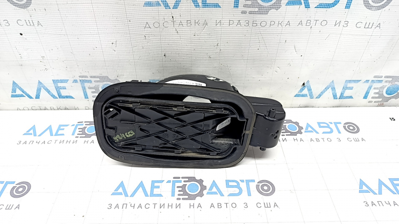 The fuel filler flap housing of the Audi Q5 80A 18-25 has a broken mount