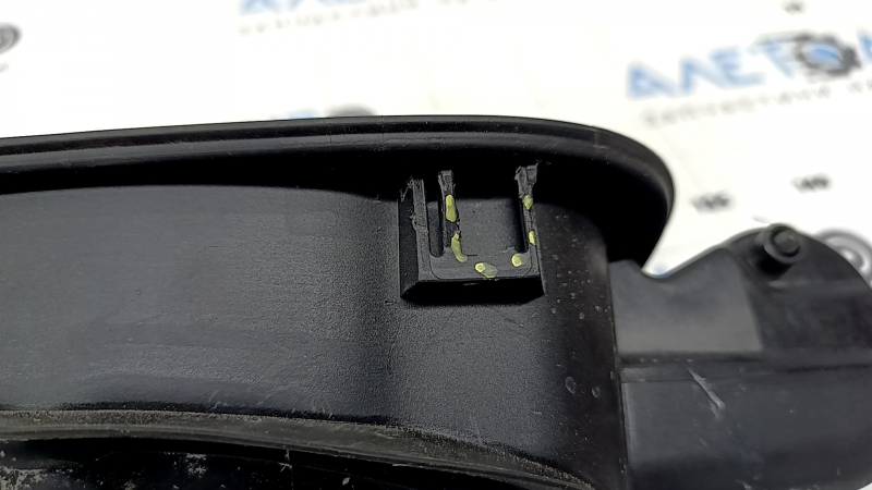 The fuel filler flap housing of the Audi Q5 80A 18-25 has a broken mount