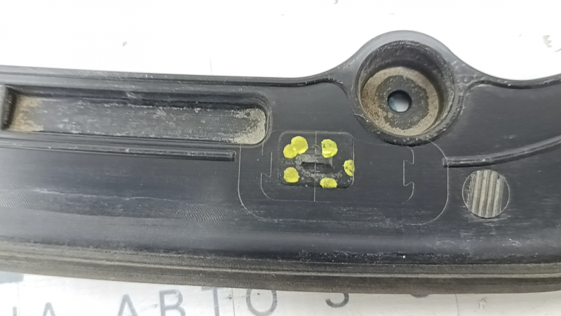 Front hood seal Audi Q5 80A 18-25 broken fasteners