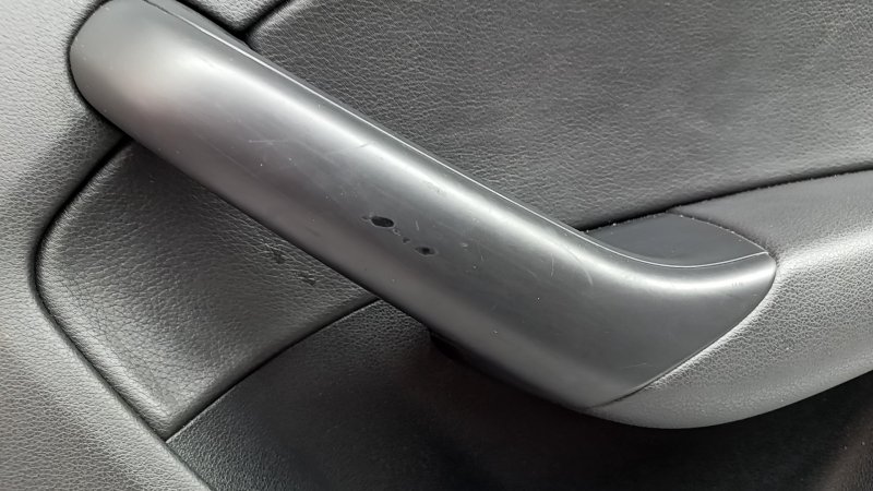 Door trim card rear right Audi Q3 8U 15-18 black, insert black leather, insert under aluminum, armrest black leather, scratches, worn, broken fastener