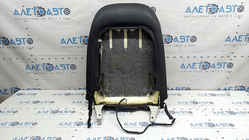 The backrest of the driver's seat of the Audi Q3 8U 15-18 is covered in black leather and heated