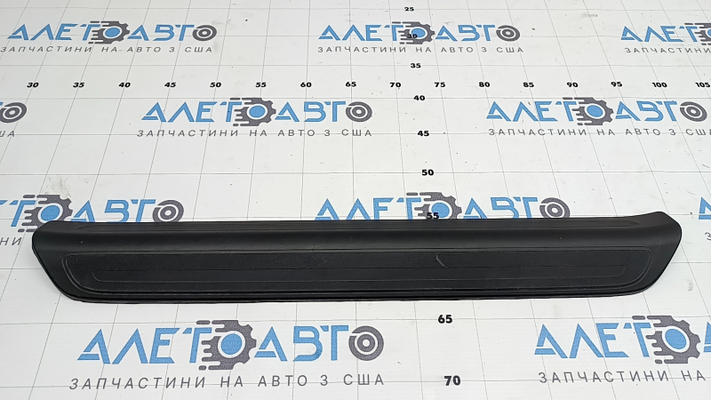 Outer front right threshold trim Audi Q3 8U 15-18 black, scratches, broken guides