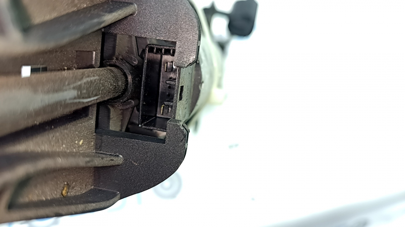 Motor for longitudinal adjustment of the driver's seat Audi Q3 8U 15-18 with bracket, without frame